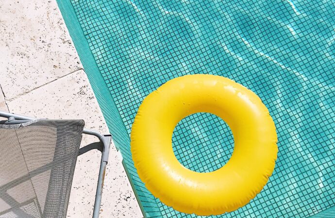 Can Swimming Pools and Hot Tub Chlorine Harm Your Skin?
