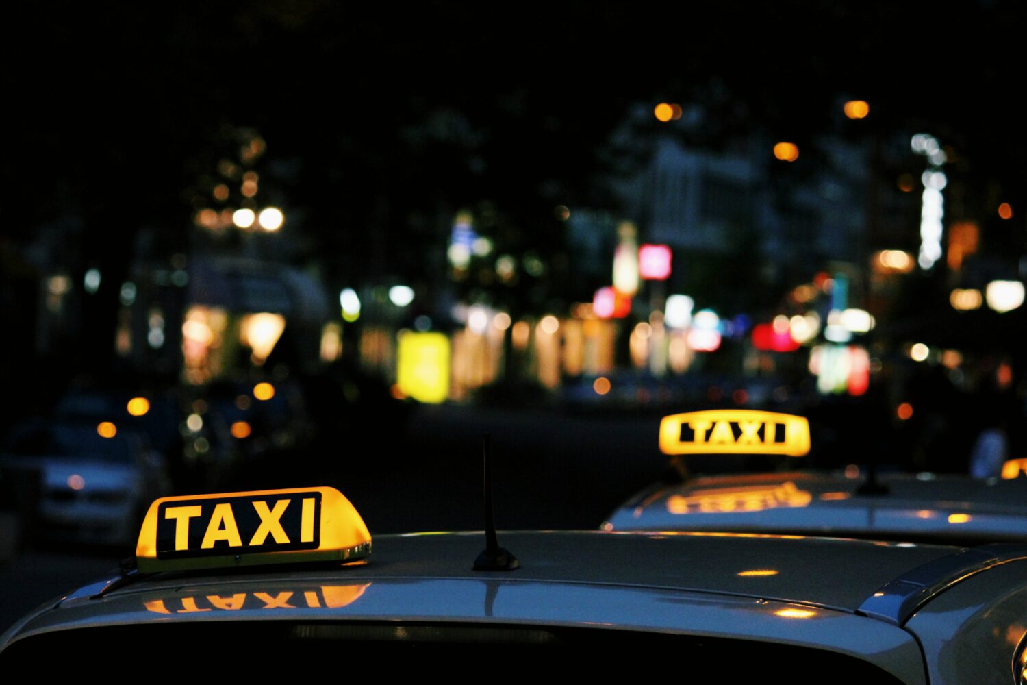 Choose the best and reputable Henley Taxis services in UK