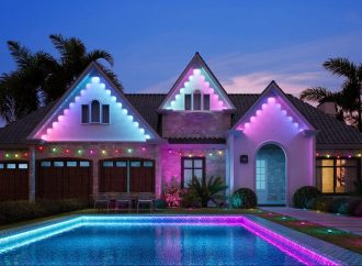 Dazzle Your Neighbors with a Christmas Lightshow