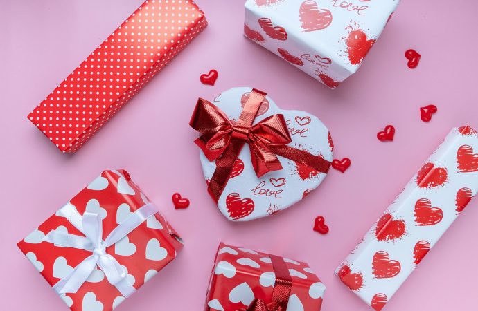 Best Valentine’s Day Gifts Under $20: Affordable & Romantic