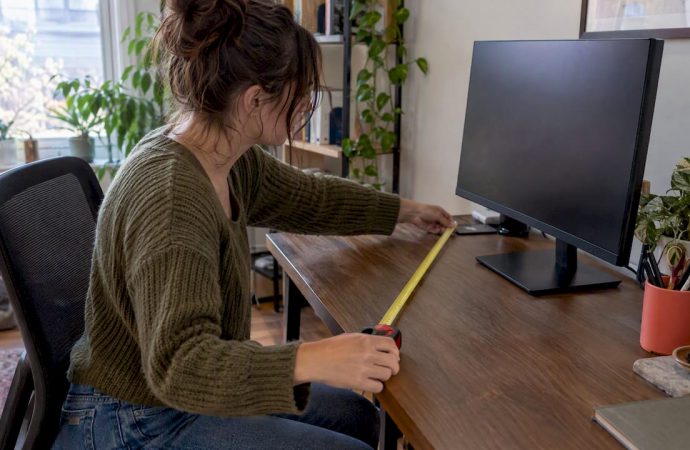 Match Monitor Size to Desk Depth: Measure 1.5–2.5 Times the Diagonal